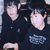 ・聡太くんの初恋は幼稚園の年長の頃?! ・兄弟ゲンカもすごかった ・かけっこは体も小さいのに年上の子より弾丸みたいに速かった ・合唱のときはいちばん前列の真ん中  藤井聡太七段「将棋教室の恩師が語った&ldquo;天才&rdquo;の少年時代」 （2020年7月の記事より）