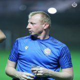 صرامة كبيرة يفرضها سفين فاندربروك في معسكر الوداد في القاهرة ومن كل النواحي حتى المرافقين من المكتب المسير للوداد فرض عليهم تعليمات وجب الإلتزام بها القنوات المصرية ممنوعة من ولوج إقامة الوداد أو الدخول إلى ملعب التداريب التركيز ثم التركيز اللهم يسر 