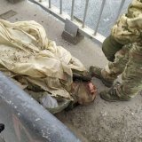 ТРИНАДЦАТЫЙ ДУРАК 5 мая генерал-фашист Роман Кутузов вызвал к себе командиров мотострелковых бригад и приказал им  лично вести свои бригады на штурм позиций. Комбриги отказались (!), заявив, что не пойдут на верную смерть. Кутузов сам повел бригады в