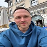 Зять Шойгу Алексей Столяров после скандального отдыха в Дубае &laquo;скромно&raquo; отпраздновал своё 33-летие на горном курорте Роза-Хутор. Праздник обошёлся в 9,5 млн рублей. Все расходы взяла на себя любимая жена &ndash; Ксения Шойгу. Тесть обещал