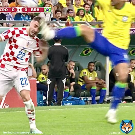 Danilo picks up a yellow for this, luckily  for him he got the ball first   #FIFAWorldCup | #CROBRA