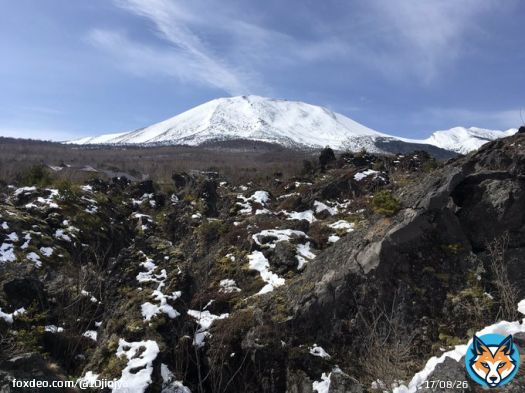 ３月２１日に『浅間山 観音堂』に参拝しました 「鬼押出し園」の園内の中にあります浅間山が よく見え、社殿も(写真がないですが)赤い装飾 で素敵です御朱印は書き置きのを頂きました #御朱印 #浅間山観音堂 #浅間山
