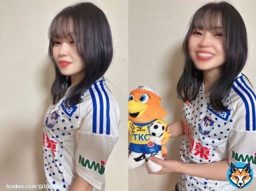 今季の #アルビレックス新潟 アウェイユニ着てみました近くにいた #栃木SC コラボのまもるくんを添えて 明日開幕戦に行く方気をつけて行ってきてくださいねわたしは新潟で大人しく見守っています そして開幕ということでわたしにお友達をください〜！#Jサポさんと繋がりたい