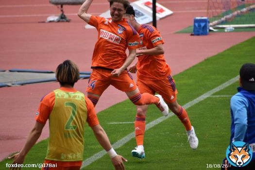 三戸ﾁｬﾝ ゴール後 喜び爆発からの 足吊っちゃった  可愛すぎるんじゃが #albirex #アルビレックス新潟