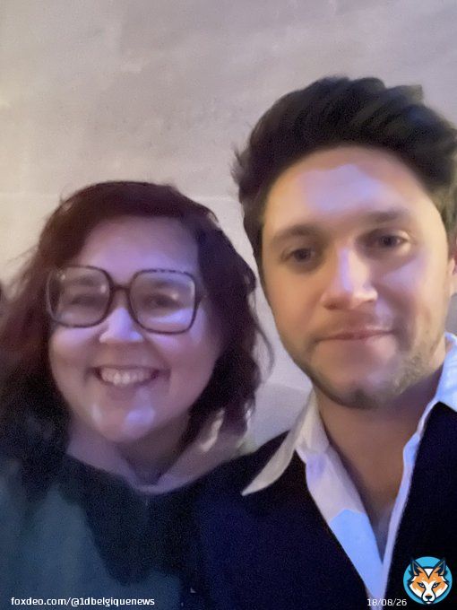 More of Niall with a fan tonight   @pmaxshay