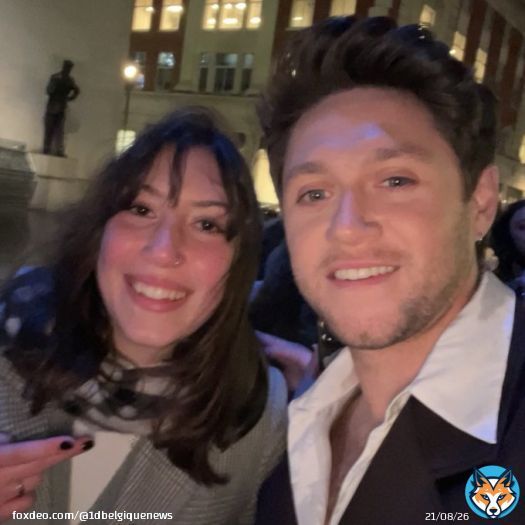 Selfie of Niall with a fan tonight in London   @FAITHIN28X