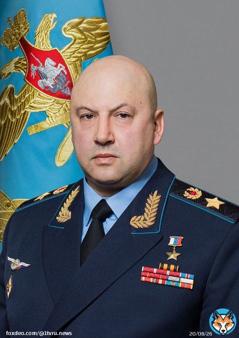 Сегодня день рождения у Героя России, командующего объединённой группировкой войск в районе специальной военной операции на территории Украины, главкома Воздушно-космических сил генерала армии Сергея Суровикина. Сергею Владимировичу исполняется 56 лет.