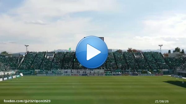 試合開始直前。 信濃の国からコレオができるまで。 これがJ3のスタジアム。 J3ではやベスタでもほとんど取り上げてもらえないので、上のカテゴリーにあがって、いろいろな媒体で取り上げてもらいたいね。 #yamaga #松本山雅 #松本長野 #Jリーグ #jleague #J撮り #信州ダービー #アルウィン #信濃の国