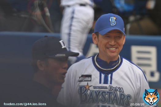 番長に稼頭央！ この2人はカッチョ良さのギフトだね〜。  #三浦大輔 監督 #松井稼頭央 監督  #seibulions #baystars   2023.03.05. 横浜スタジアム