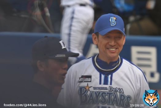 番長に稼頭央！ この2人はカッチョ良さのギフトだね〜。  #三浦大輔 監督 #松井稼頭央 監督  #seibulions #baystars   2023.03.05. 横浜スタジアム