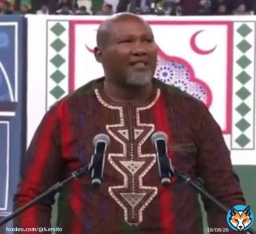 يبدو أن كابرانات الجزائر دفعوا غاليا لحفيد مانديلا للتفوه بكلام ساقط وتافه وبحقد واضح تجاه #المملكة_المغربية. حسنا فعل #المغرب عندما فضل عدم المشاركة في مسرحية رياضية سياسية لا أخلاقية وثبت أن النظام المنهك كان يخطط لتهييج جماهيره مرة أخرى تجاه لاعبي#المنتخب_المغربي_الوطني.