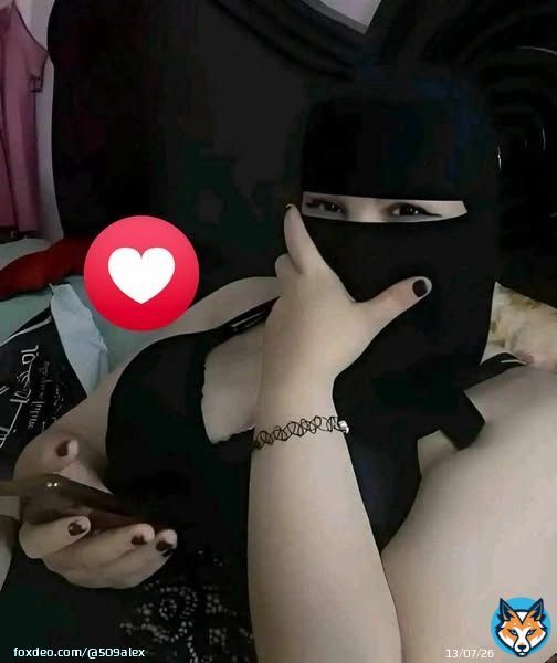 تقبل صداقة أرملة ، وحيدة تعيش لوحدها ؟ ليس عندي ، أصدقاء ولا أهل ولا أولاد للتعارف رقمي في اول كومنت