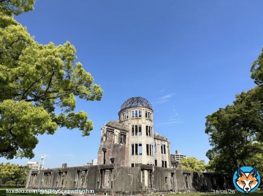 原爆ドーム 広島に  おはようございます、 投稿依頼分です、 先週、広島からの学生さんの案内で来てます、 行ってきます。