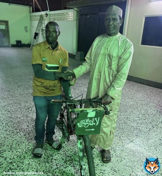 A young Nigerian man has reached Saudi Arabia after two years of cycling to perform Umrah in Makkah and Madina.   Aliyu Abdullahi Bala (left), who arrived in Jeddah on 08/12/22 was warmly welcomed by the Consulate General in Jeddah on behalf of Nigerian Ambassador Yahaya Lawal.