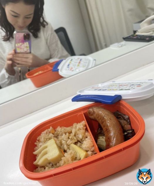 【アナウンサーニュース】 新井恵理那(セント・フォース)  ヒントは2枚目\u2606今日のお弁当の主役はどれだったでしょう？(^-^) イエローワンピを着ていた先週金曜日に、あら、いーな!で布施くんに取ってきてもらった&hellip;