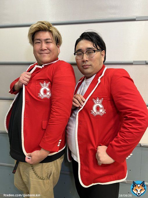 へーい！！！ キングオブコント2022 優勝ーーー！！！！！！！！！ 嬉しい！！！ ありがとうね！ これからもその名に恥じぬよう 精進してまいるよ！！！ 劇場にも遊びに来てくださいね！！！ ビスケットブラザーズに関わってくれた方これから関わってくれる方 よろしくよな！！！