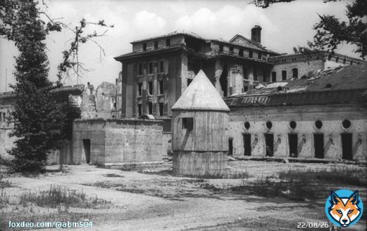 16 января 1945 года Адольф Гитлер окончательно перебрался из надземной Рейхсканцелярии в подземный Фюрербункер (F&uuml;hrerbunker), где и оставался вплоть до самоубийства. Берлин. Германия. Вторая мировая.