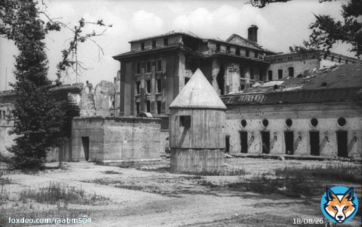 16 января 1945 года Адольф Гитлер окончательно перебрался из надземной Рейхсканцелярии в подземный Фюрербункер (F&uuml;hrerbunker), где и оставался вплоть до самоубийства. Берлин. Германия. Вторая мировая.