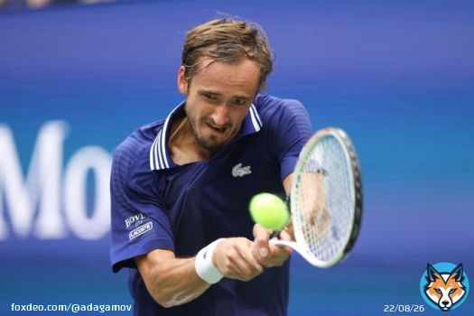 Даниил Медведев &mdash; победитель US Open! Отличный финал получился&mdash;Медведев играл уверенно, спокойно. В конце только поддался давлению трибун и допустил две двойные на матчпойнте, но взял себя в руки и довел дело до победы. Не удалось Джоко ссобрать все четыре мэйджора за сезон :-)
