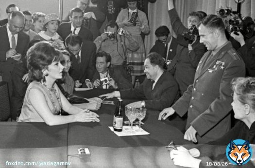 Джина Лоллобриджида и Юрий Гагарин, июль 1961 г. Фото: Сергей Смирнов
