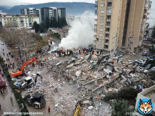 На фотографиях из Турции хорошо видно, что дома современной постройки выдержали землетрясение. А разрушены те, что построены давно и наверняка с нарушением технологии строительства в сейсмозонах.  На фото: Османие &ndash; Диярбакыр &ndash; Адана &ndaash; Кахраманмараш