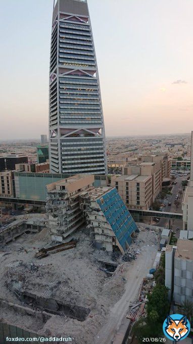 صورة لارض مشروع #الفيصلية_ديستركت بعد إزالة مبنى سياحية للأجنحة الفندقية وجزء من مبنى مركز الخزامى على طريق #العليا