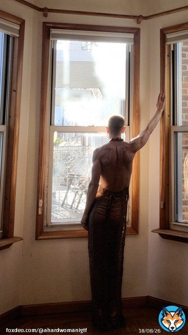 Waiting for you...  #fans #model #sexy #creator #lingerie #onlyfans #contentcreator #beautiful #bald #buzzedgirls #baldgirls #fitness #muscles #sexyback #physique