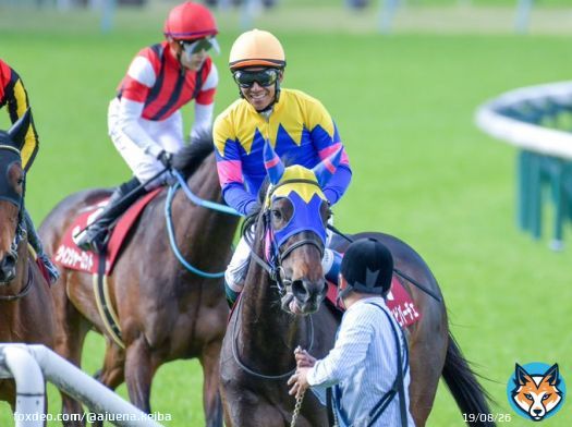 サウンドビバーチェ 阪神牝馬ステークス 浜中俊の笑顔と厩務員さんに照れ笑いしてるサウンドビバーチェが可愛い 3歳時に色々あった分喜びも大きいね