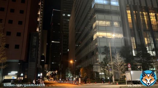 #箱根駅伝  大手町、スタート目の前は規制するようで入れないとのことでした。今いる場所も規制するかもとのこと