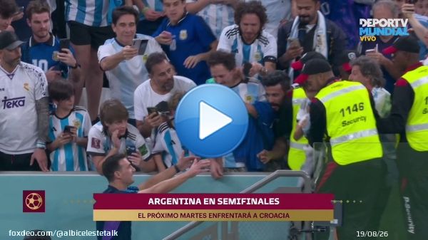 Scaloni with his son after the game
