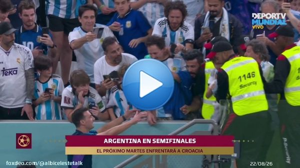 Scaloni with his son after the game