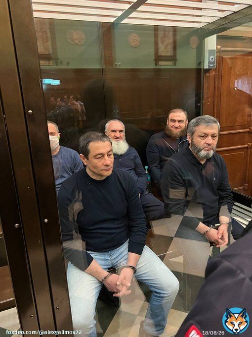 Бывшего сенатора от Карачаево-Черкесии Рауфа Арашукова и его отца Рауля, экс-советника гендиректора &laquo;Газпром межрегионгаз&raquo;, приговорили к пожизненному заключению за создание ОПГ, организации убийств, а также за хищение газа на сумму болеее 4,4 млрд рублей.