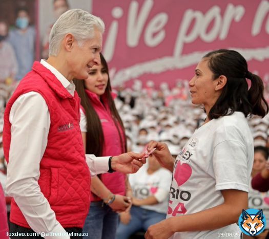 En #Zumpango reiteramos nuestro compromiso con las amas de casa mexiquenses con la entrega de m&aacute;s de 7,000 tarjetas del #SalarioRosa.