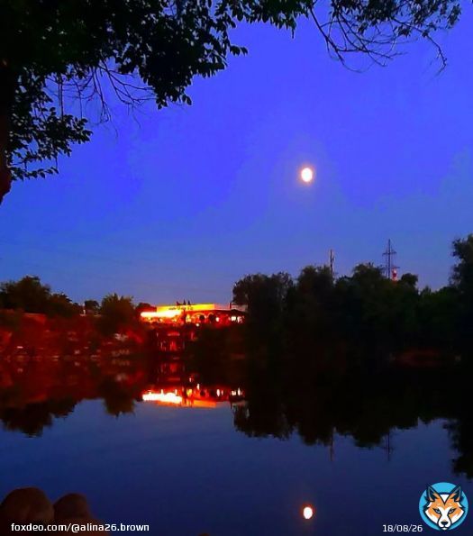 Good evening #goodevening #evening #lake #cafe #eveningsky #month #nature #naturephotography #naturelovers #naturelover #naturegeography #naturelove #lovenature #summerevening #naturevibes #instaevening #instanature #romantic #cozyevening #wonderfulplaces #beautiful
