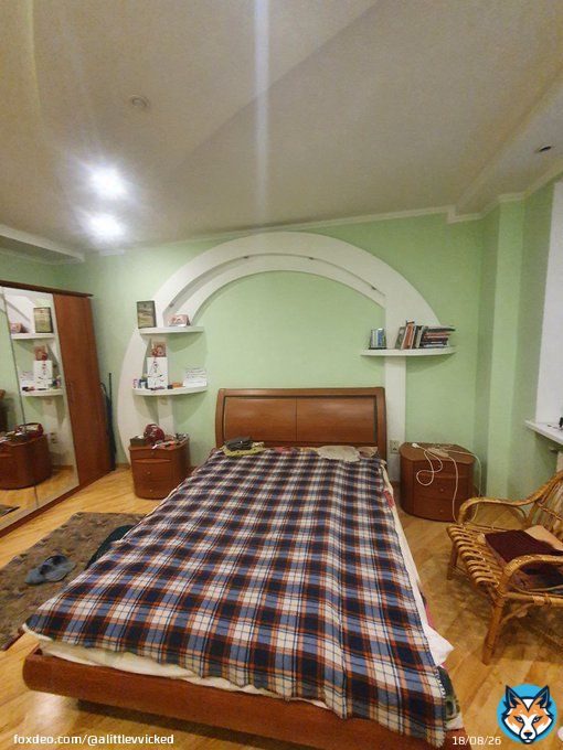 Київ, шукаю сусідку в 2-кімнатну квартиру на Амосова (Протасів Яр). Зі мною живе котик. 5000+комунальні+останній місяць. Пишіть в дм.
