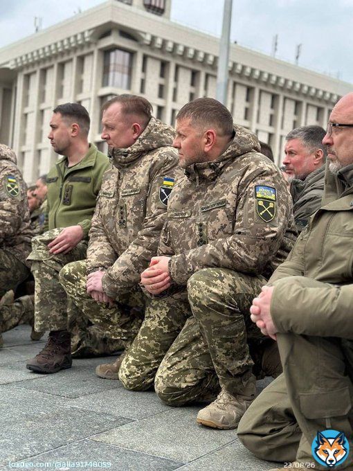 Украина и путинская рф не просто разные страны. Это разные цивилизации. Когда Министр обороны и Главнокомандующий преклоняют колено, провожая в последний пусть погибшего Воина &ndash; это говорит и о них, и об армии, и о стране лучше всяких слов.