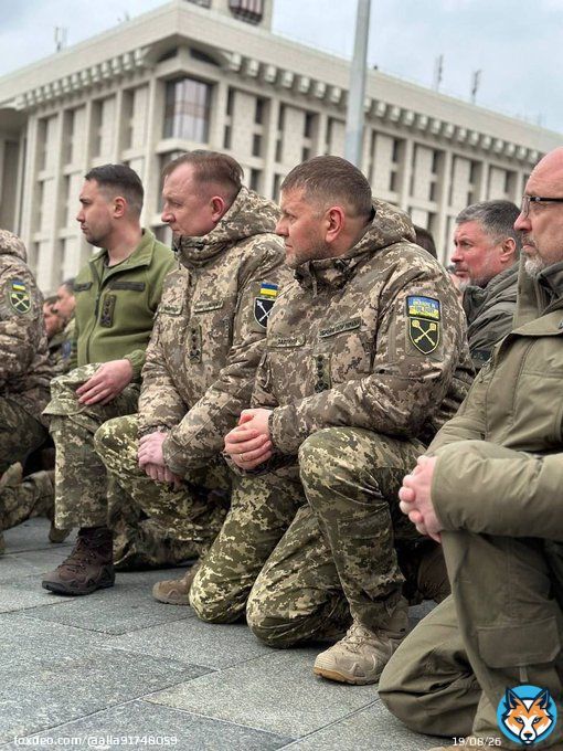 Украина и путинская рф не просто разные страны. Это разные цивилизации. Когда Министр обороны и Главнокомандующий преклоняют колено, провожая в последний пусть погибшего Воина &ndash; это говорит и о них, и об армии, и о стране лучше всяких слов.
