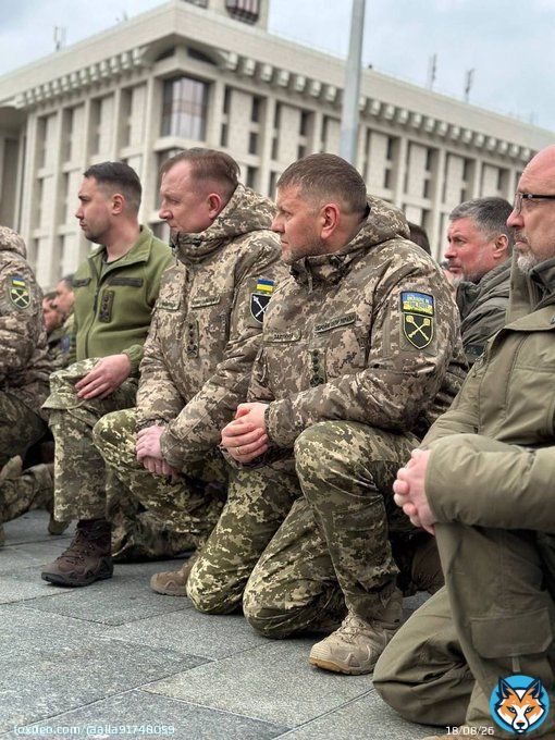 Украина и путинская рф не просто разные страны. Это разные цивилизации. Когда Министр обороны и Главнокомандующий преклоняют колено, провожая в последний пусть погибшего Воина &ndash; это говорит и о них, и об армии, и о стране лучше всяких слов.
