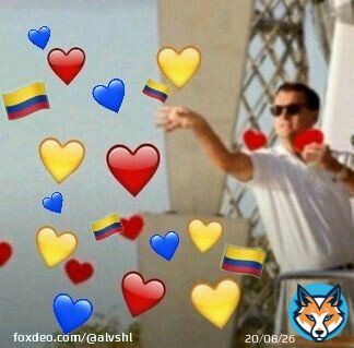 *Tailandia gana el premio* *muestran al pap&aacute; de Mafe con la bandera de Colombia* JABSKSNSKAJAJA #MissColombia #MissUniverse