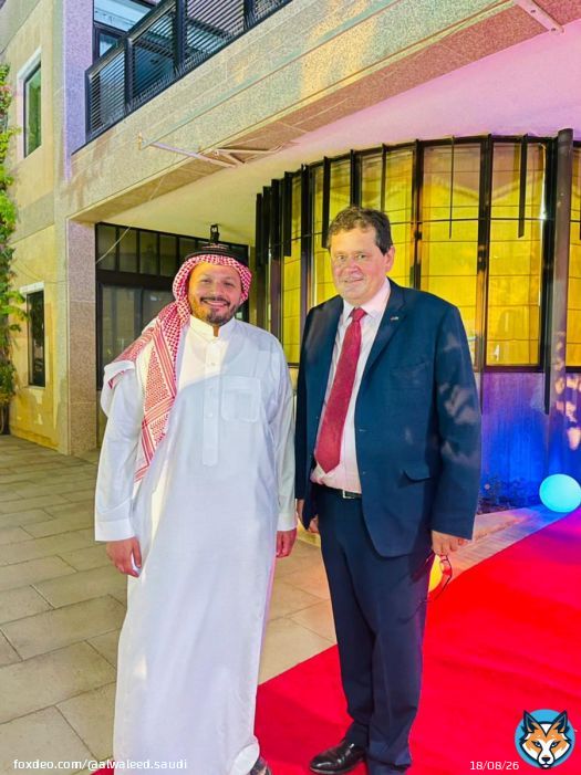 #Jubilee  \ud83d\udc51 \ud83c\uddec\ud83c\udde7 #الملكة_إليزابيث Enjoying celebration of jubilee  Of the Queen Howay !