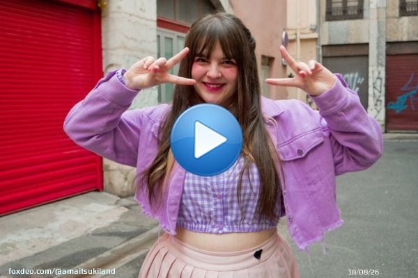 Here are some pictures of Momo, Remon & Mizu from our cover of 'CLAP CLAP' by #NiziU  Momo was the project leader and she did the video editing and audio recording and mixing      @NiziU__official #ニジュー #니쥬 #WithU #CLAPCLAP  @AruMakkuBiiru