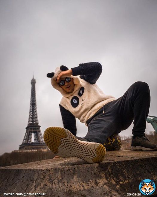 Parisian Panda Foot style @tahaessou  #eiffeltower #fslife #streetstyle #freestylefootball #pandalove #parisianstyle #photography #shooting