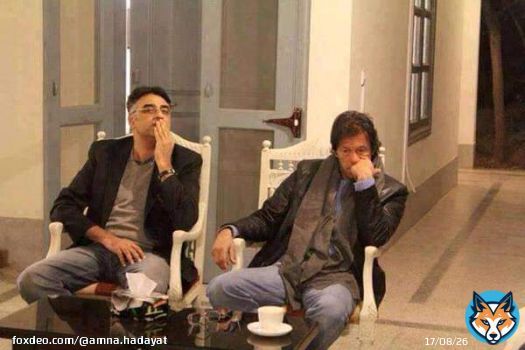 Pakistani Awam watching #IndiaVsPakistan Dil toots
