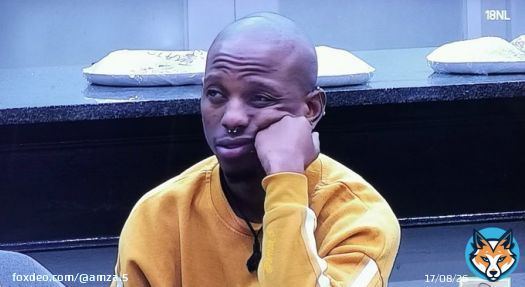 Khosi and Yemi talking after Ebuka spilled the beans about him sneaking out to Alex to kiss Blue Aiva everyday . He's still lying to her  #BBTitans