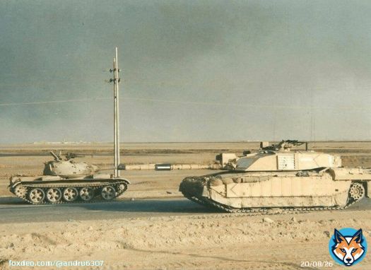 Зустріч в Іраку. Танк Type 69 (копія радянського Т-55) і британський танк Challenger 2, який нам передає Великобританії у кількості 14 одиниць.