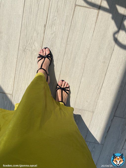 #feet #feetworshi̇p #FOOTFETİSH #feetphotos