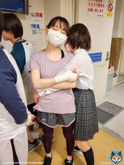 気がついたらギュっとされがちな山田 \ud83d\udc28  #未来への10カウント 第7話、明日5/26(木)よる9時放送です \ud83c\udf08  MG @miraten_tvasahi #吉柳咲良 ちゃん #コアラ状態 #山田杏奈