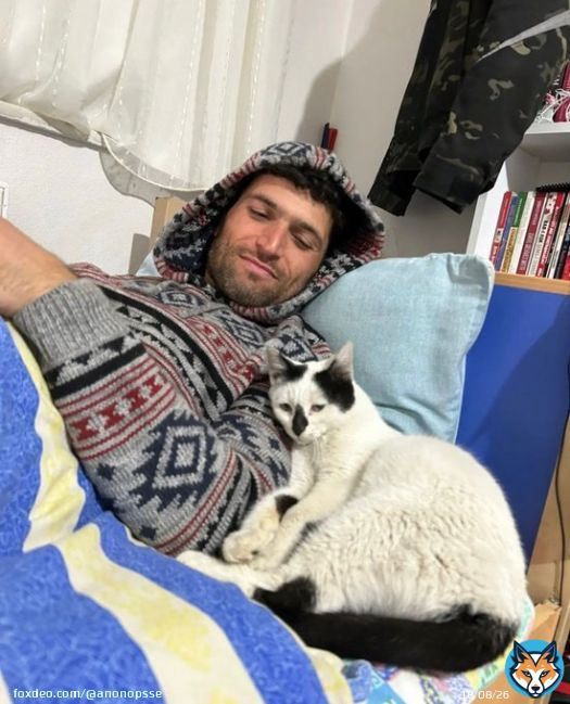 Meet Ali Cakas an earthquake responder and his cat Enkaz - 'rubble' in Turkish.  Ali saved Enkaz and it looks like they are now best friends  Thank you to all responders as no life is too small to save