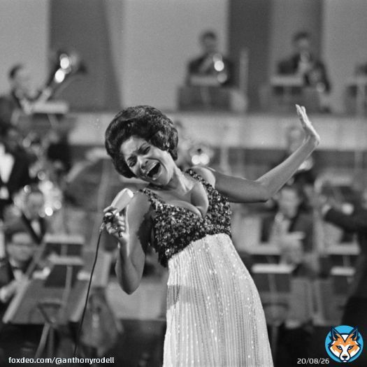 My tribute to Nancy Wilson is also a tribute to my mother who introduced me to her music. She always struck me as incredibly beautiful and poised. I loved her style.   #RIPNancyWilson #nancywilson #songstress #jazzlegend #elegantwoman