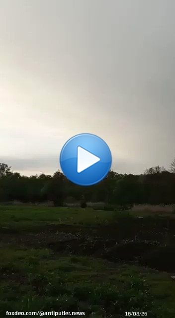 Русня пишет, что это кадры снятые в белгородском украинском селе Солохи, когда там начались 'хлопки' от возгораний 'бавовни'
